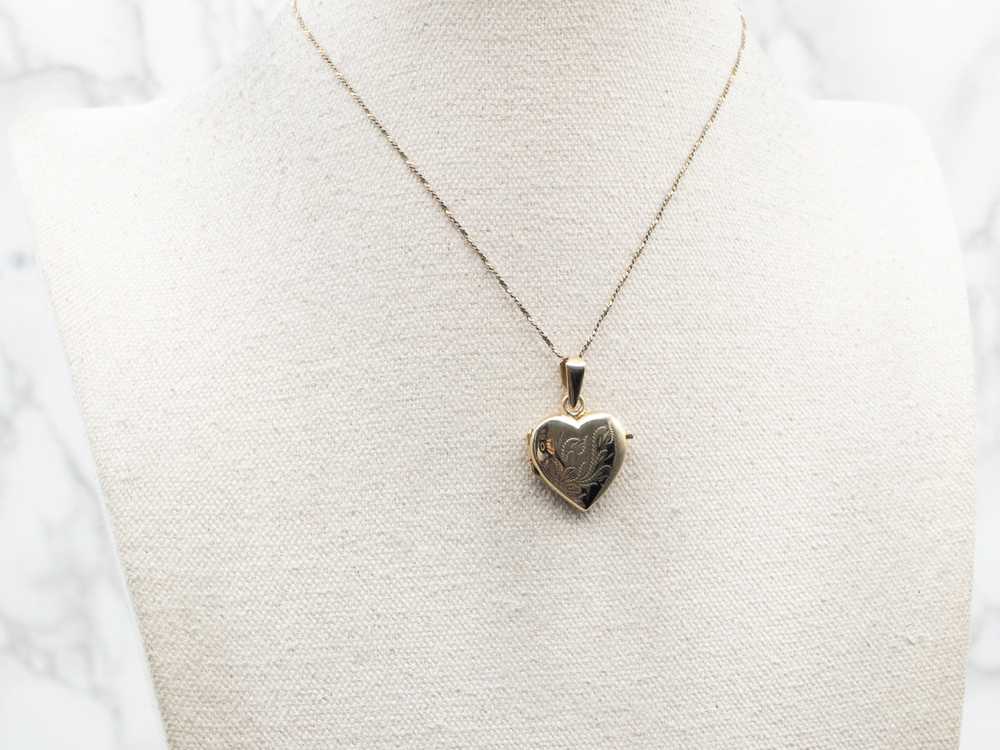 Vintage Etched Gold Heart Locket - image 5