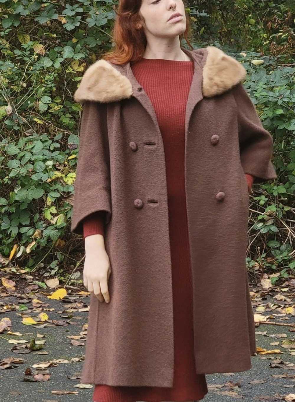 Vintage Vintage 1950s brown wool fur collar overs… - image 1