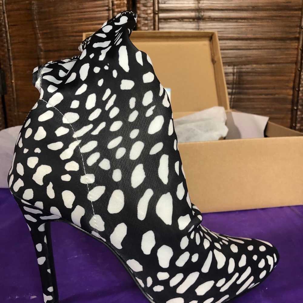 Black and white spots boot heels vintage retro - image 5