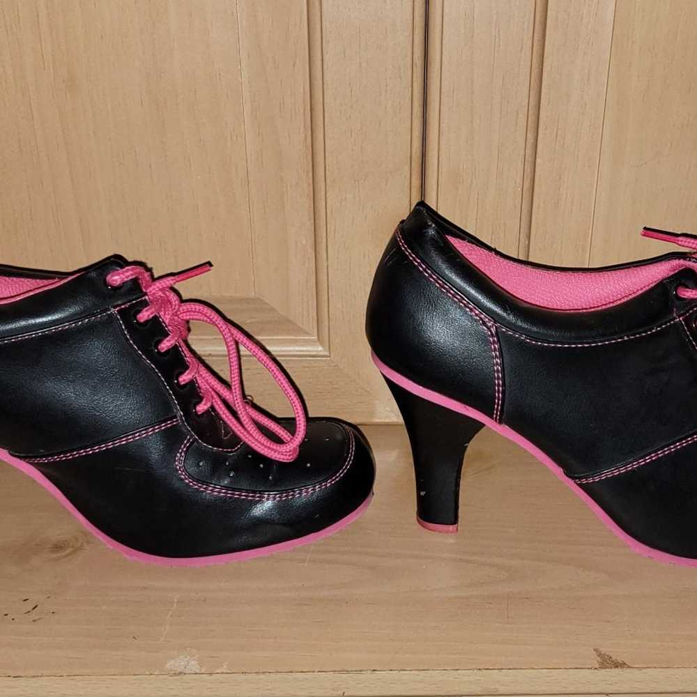 Pink and black high heel shoes y2k - image 1