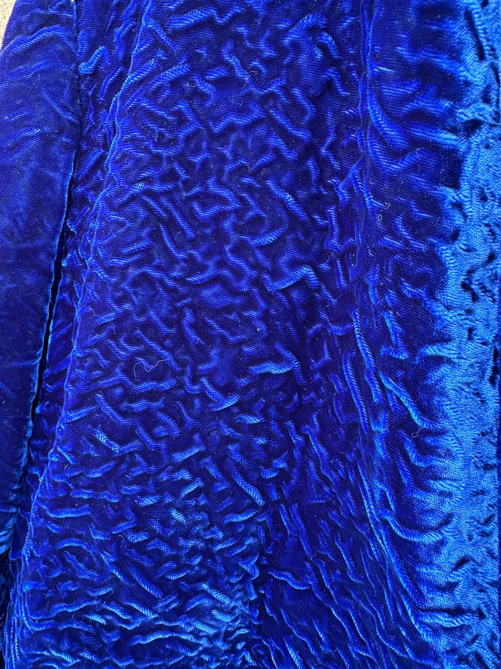 Blue Crushed Velvet Smoking Jacket - image 2