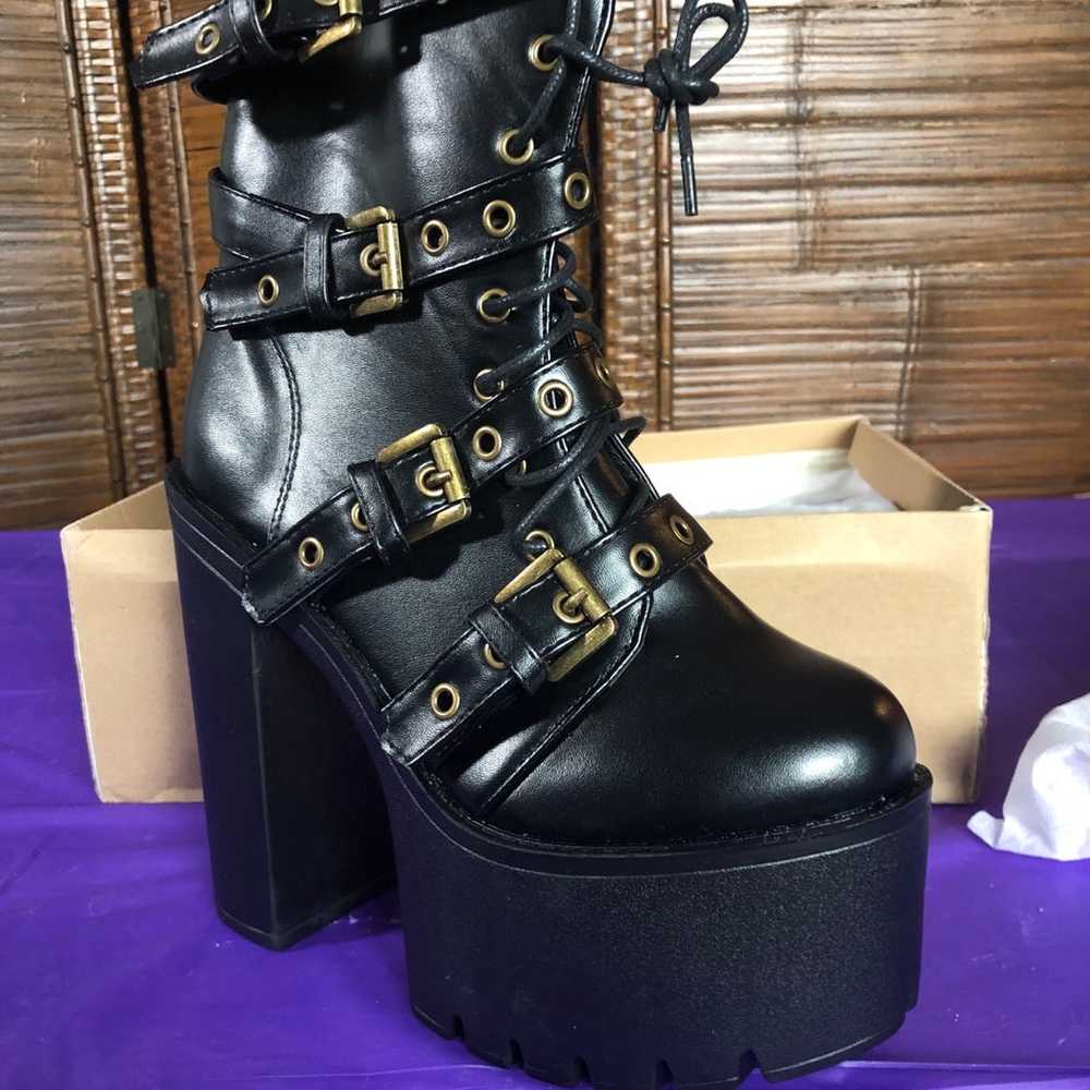 Gothic MDE platform chunky heel boots tie up 8.5 - image 4