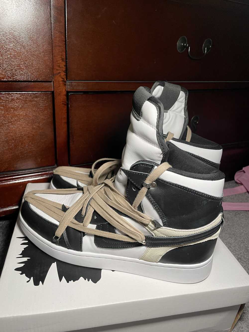 Designer Vogalstand 1 High Top Sneaker - image 6