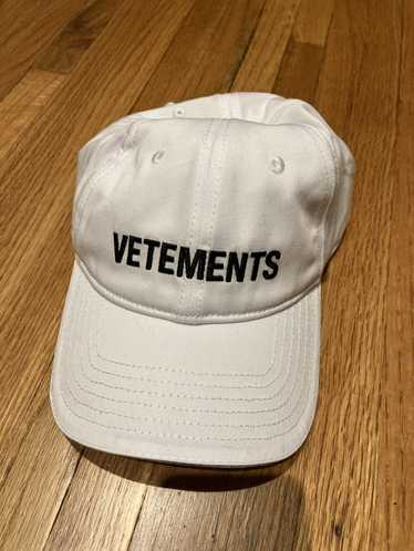 Vetements Vetements embroidered logo white Velcro 