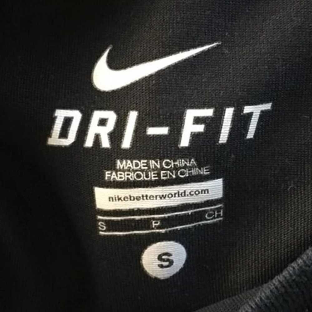 Nike Dri-FIT King Lebron James Lion T-Sh - image 4