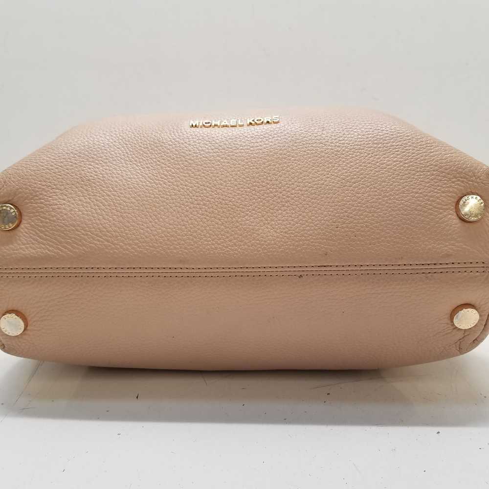 Michael Kors Pebbled Leather Shoulder Bag Beige - image 4
