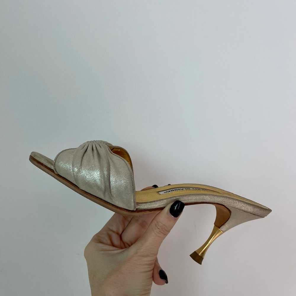 manolo blahnik metalic kitten heels - image 5