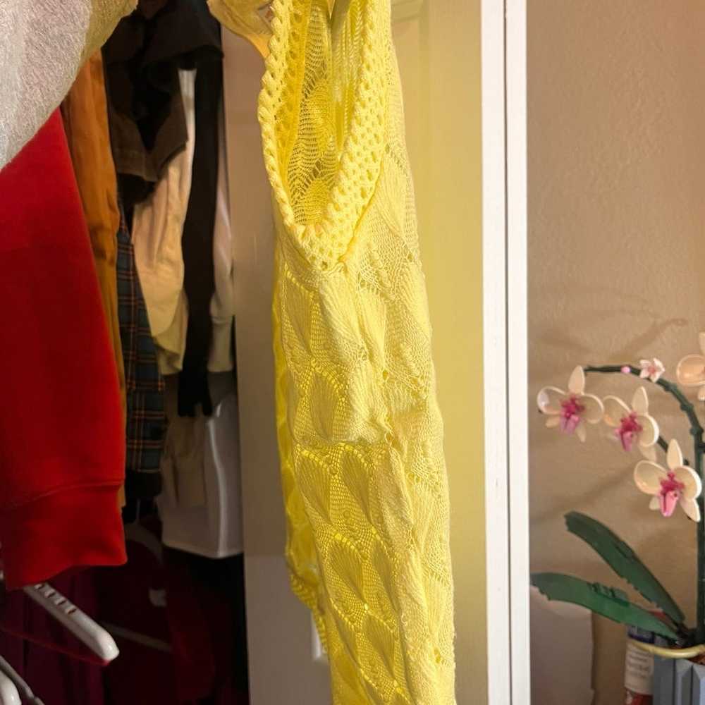 Vintage 70's, bright yellow scallop lace fabric w… - image 8