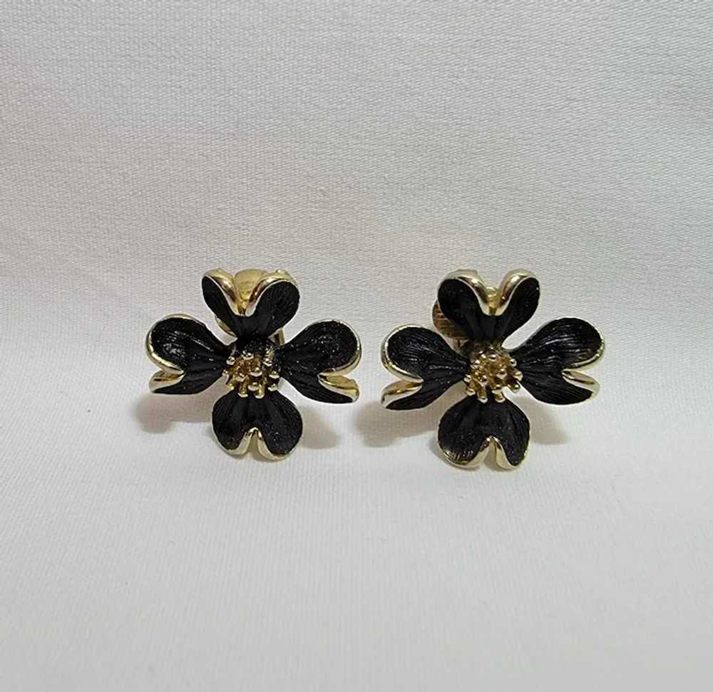 Black and goldtone clip on flower earrings - image 10