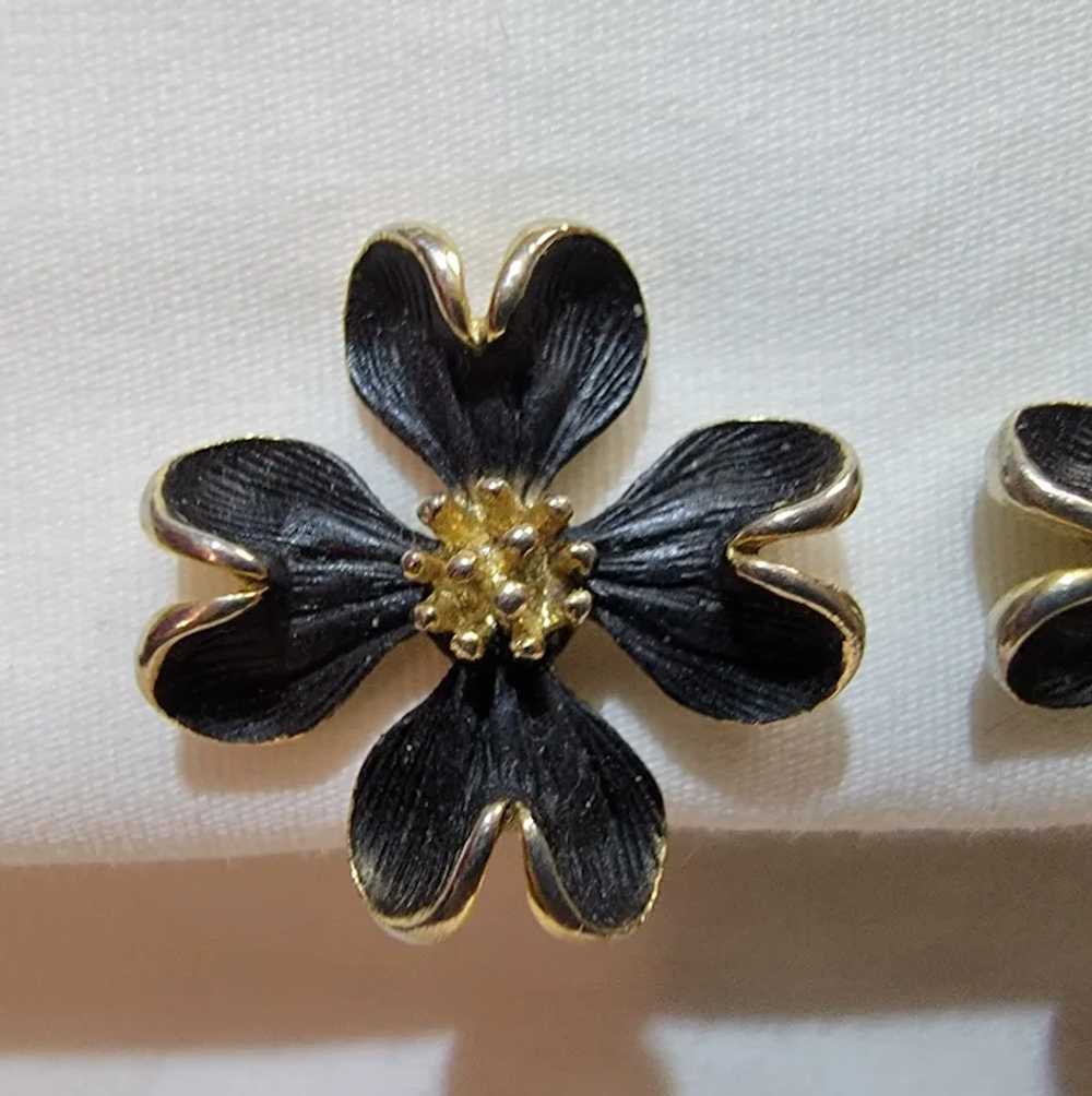 Black and goldtone clip on flower earrings - image 3