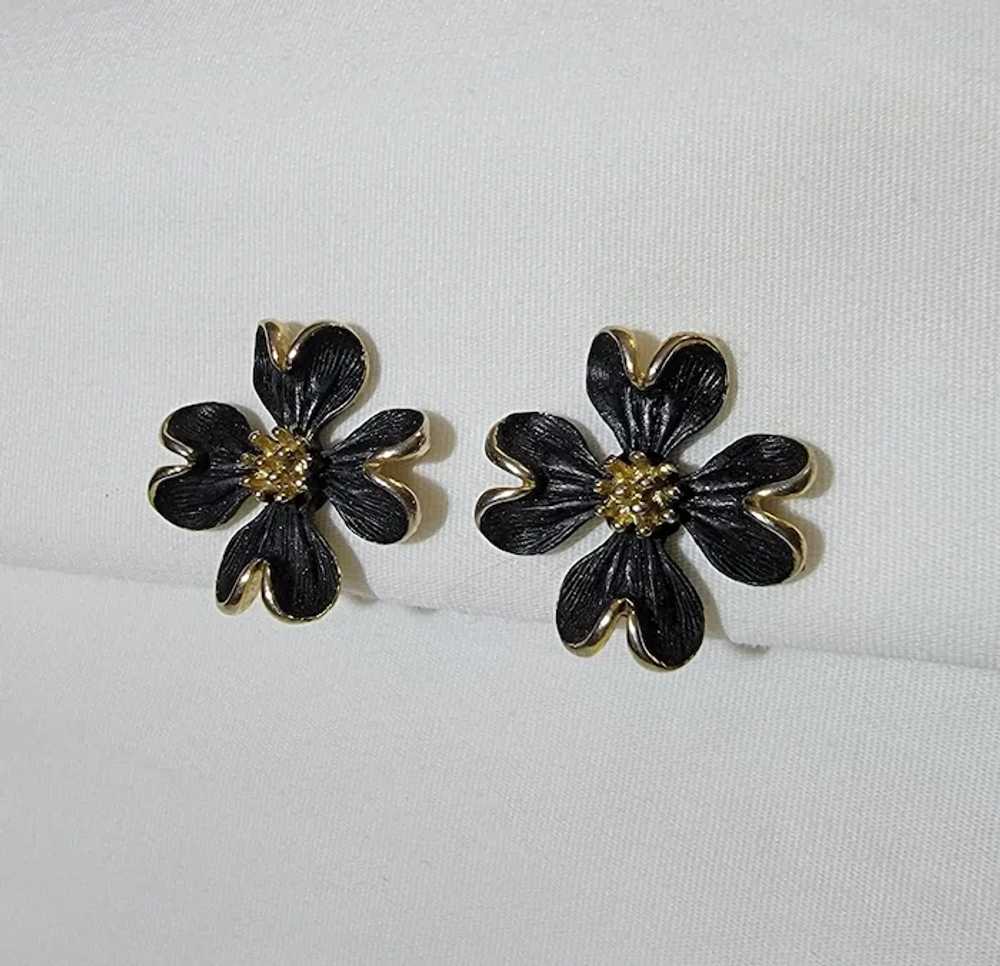 Black and goldtone clip on flower earrings - image 5