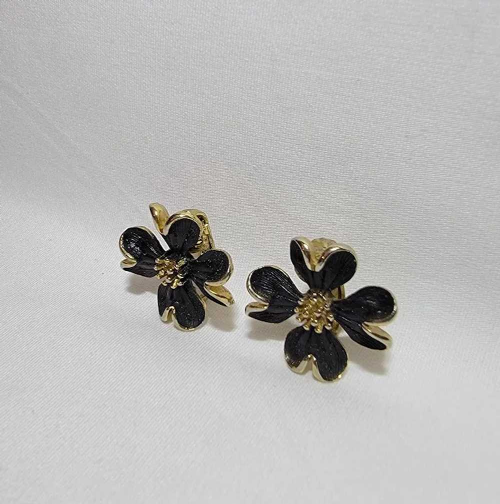 Black and goldtone clip on flower earrings - image 6