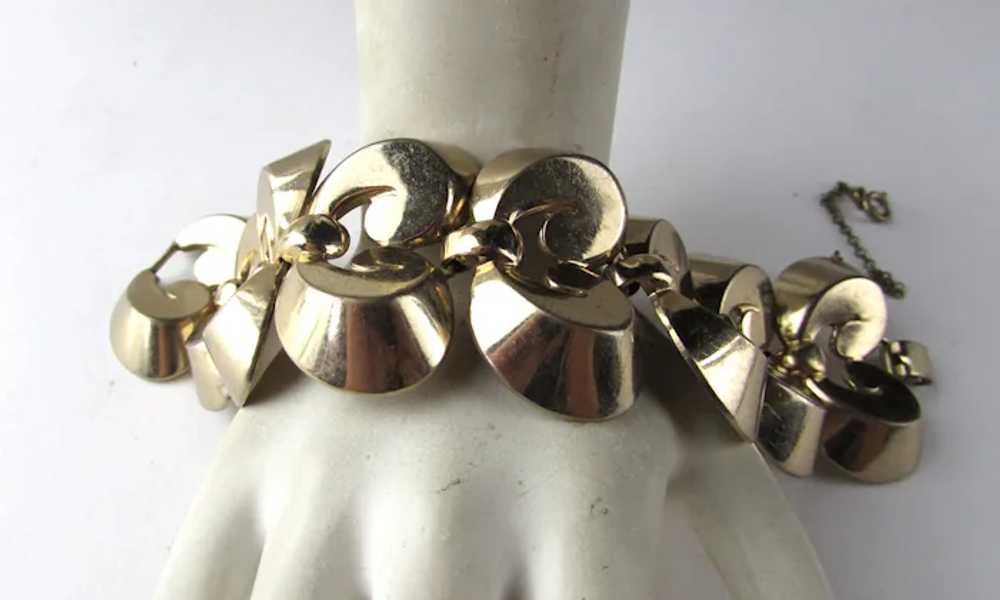 Vintage Monet Big Bold Classic Gold Tone Bracelet… - image 2