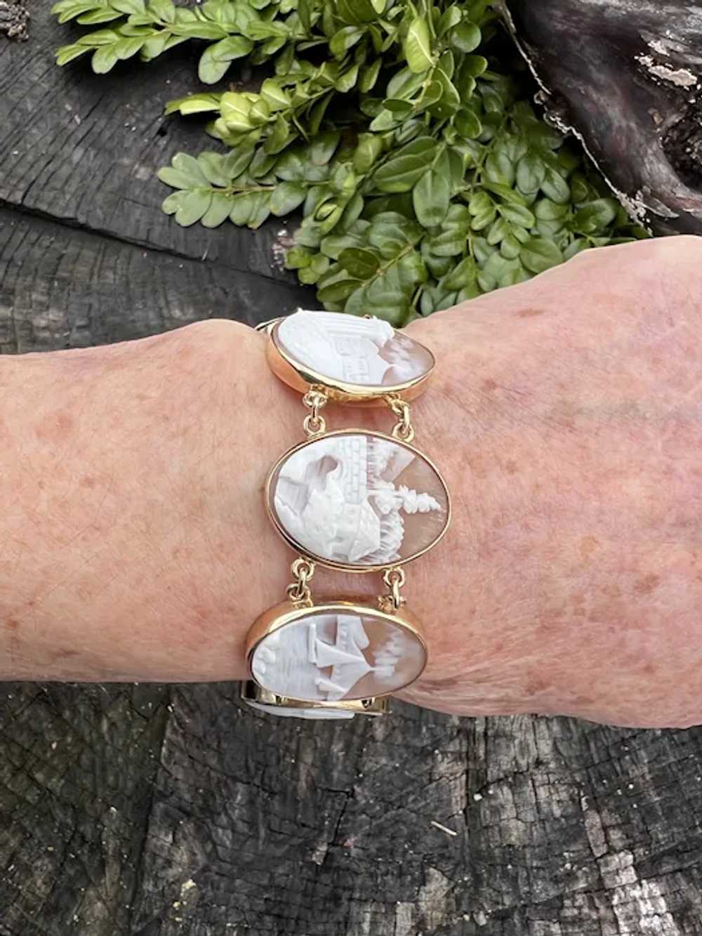 14K Yellow Gold Cameo Bracelet - image 9