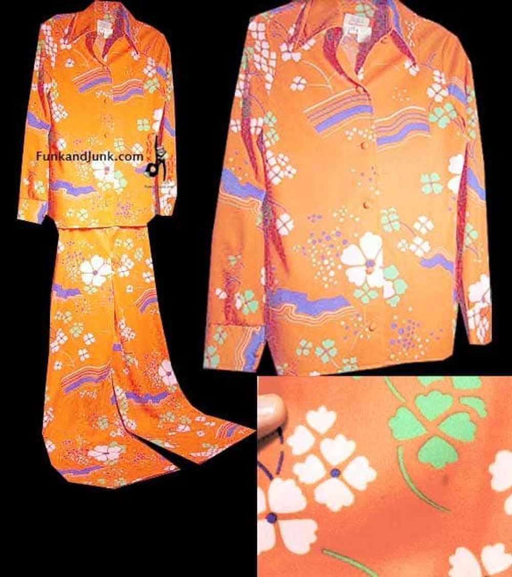 Bullock’s Neon Orange with Large Daisies and Mod … - image 1