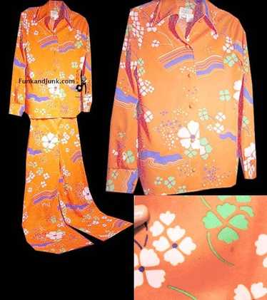 Bullock’s Neon Orange with Large Daisies and Mod … - image 1