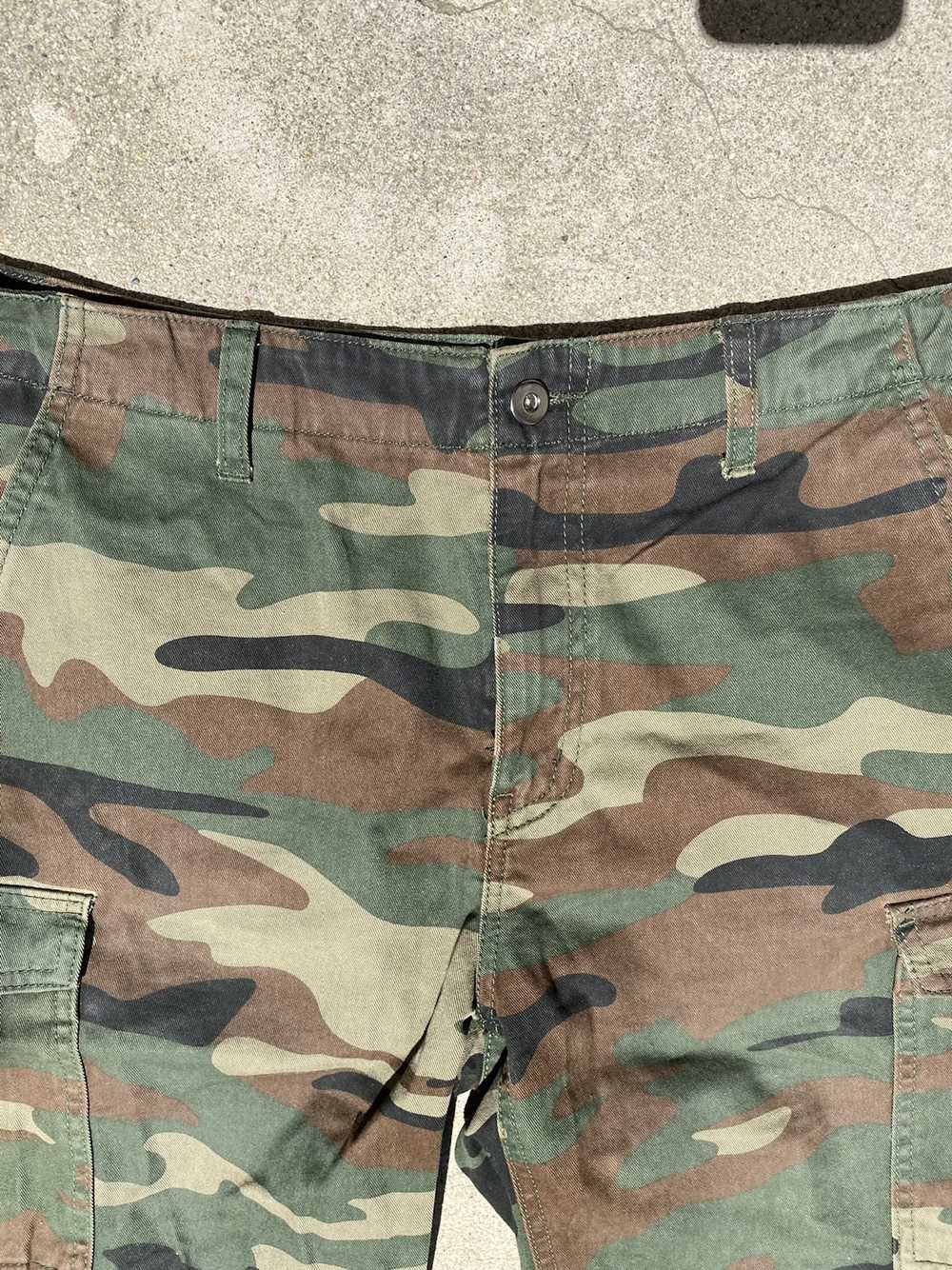 Forever 21 Camo cargo shorts - image 2