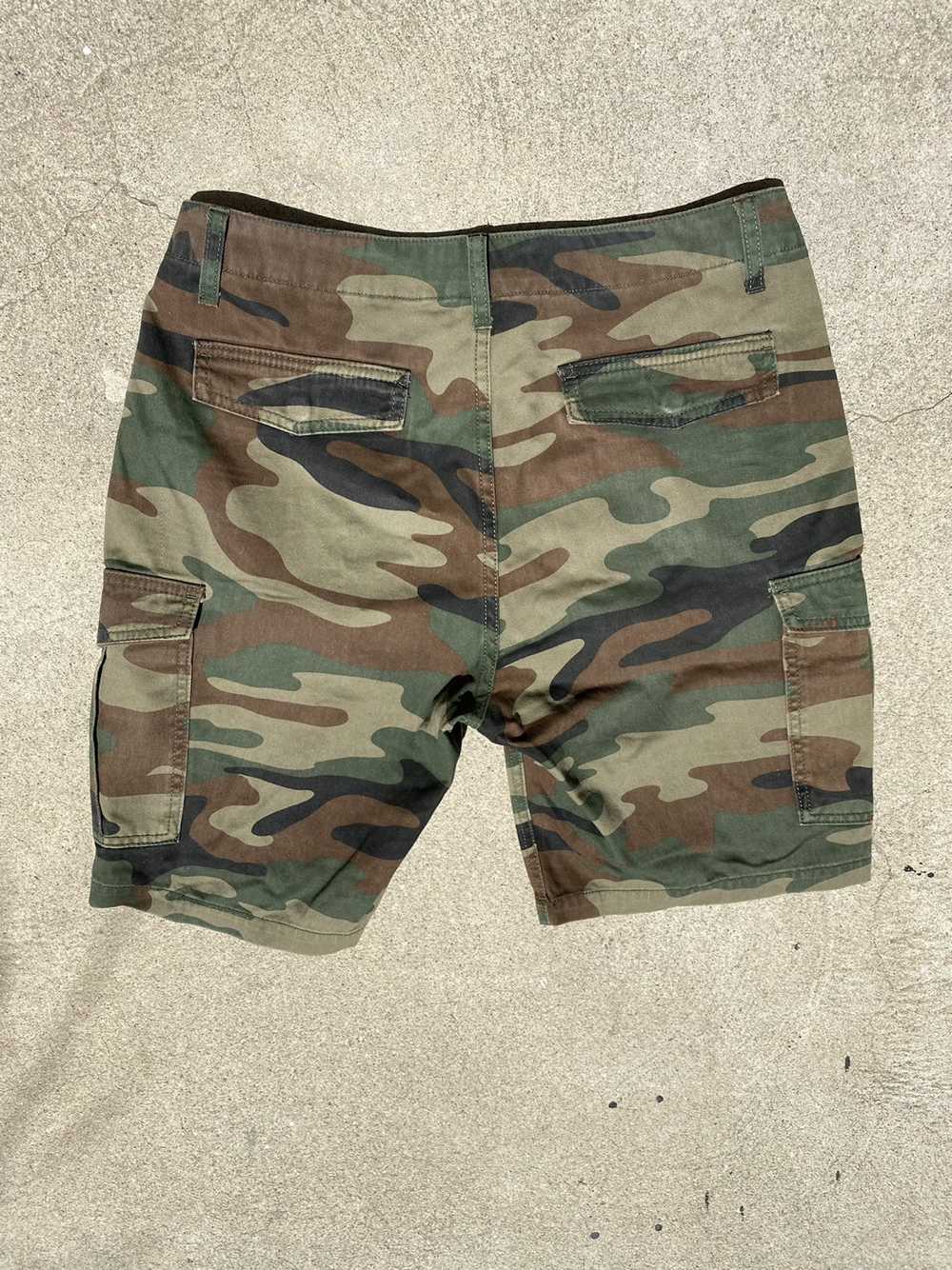 Forever 21 Camo cargo shorts - image 4