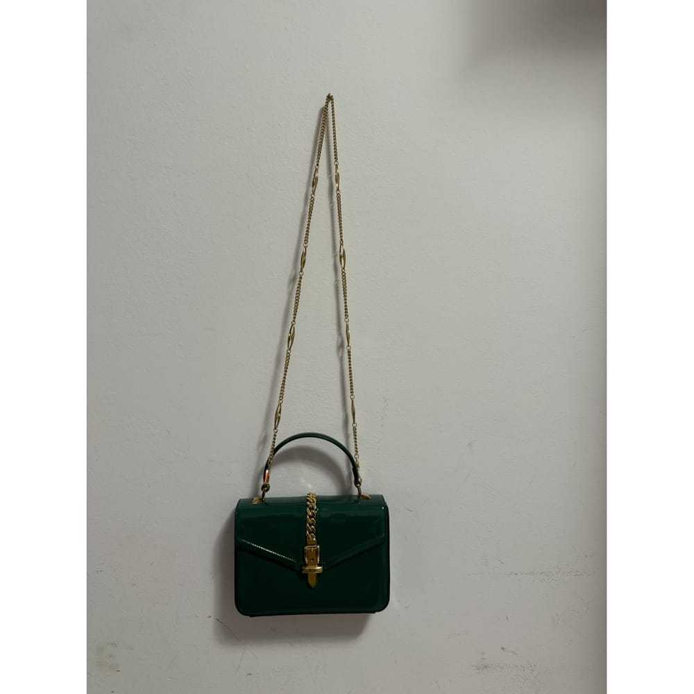 Gucci Sylvie 1969 patent leather handbag - image 8