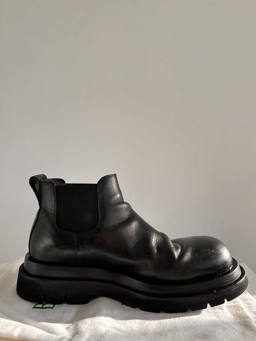 Bottega Veneta Lug chelsea ankle boots black - image 12