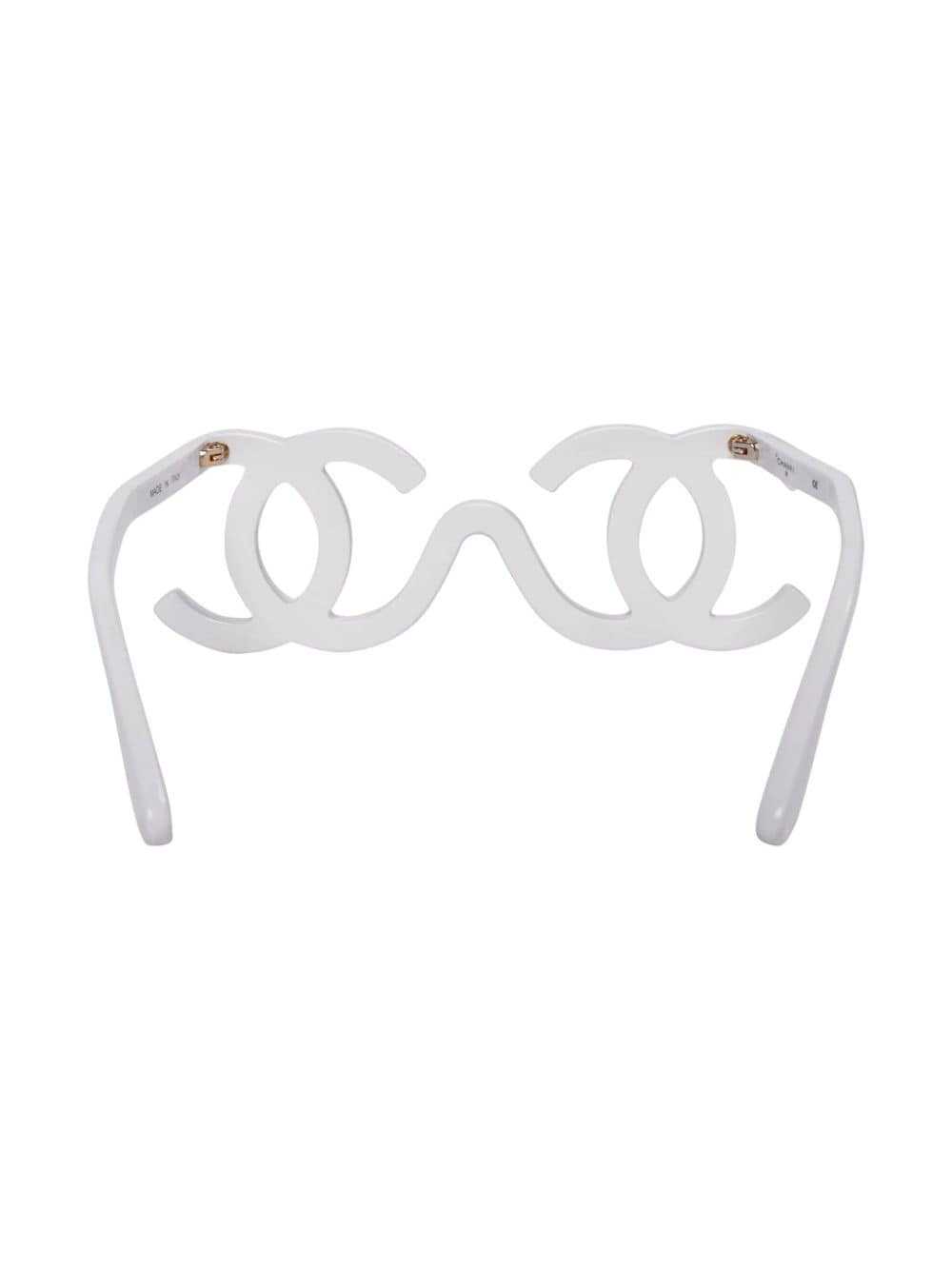 CHANEL Pre-Owned 1994 CC Runway sunglasses - White - image 4