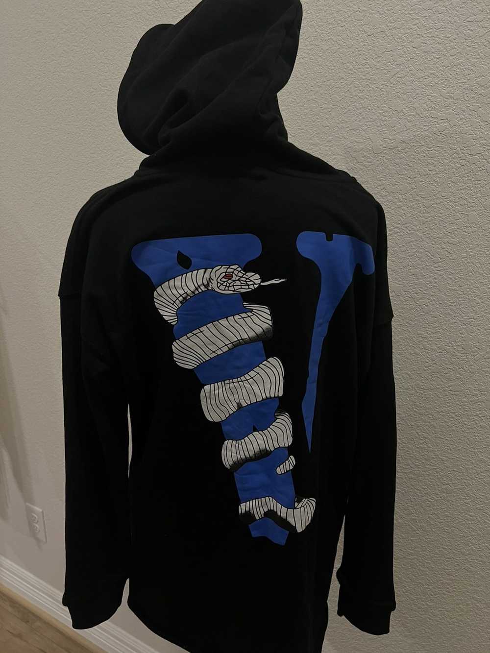 Other V lone Hoodie - image 2