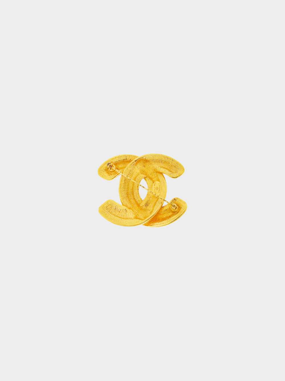 Chanel 1980s Vintage Gold Quilted Brooch - image 2
