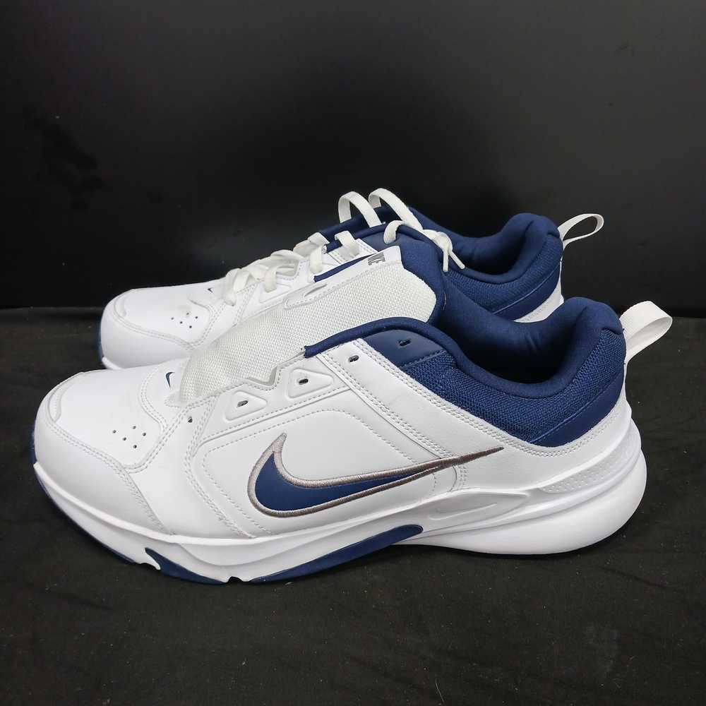 NIKE Men's White & Blue Low Cut Sneakers Size 14 - image 1
