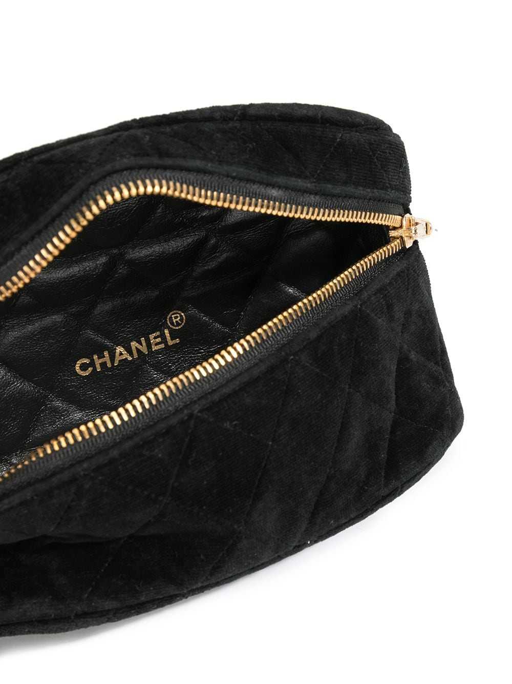 CHANEL Pre-Owned 1997 quilted chain belt bag - Bl… - image 5