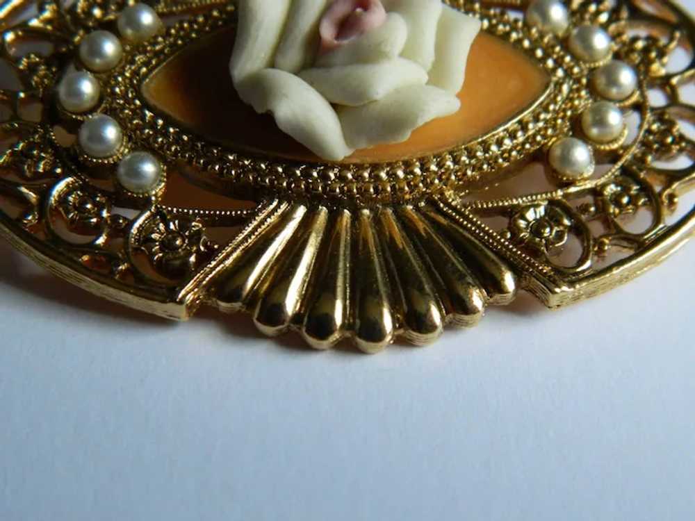 Vintage Gold Tone Brooch with Porcelain Rose - image 5