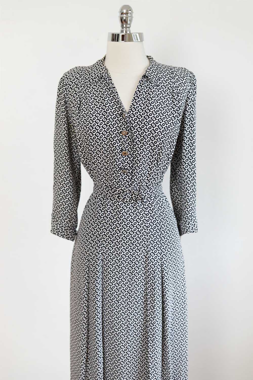 Vintage 1940s Cold Rayon Print Dress - VOLUP Blac… - image 3