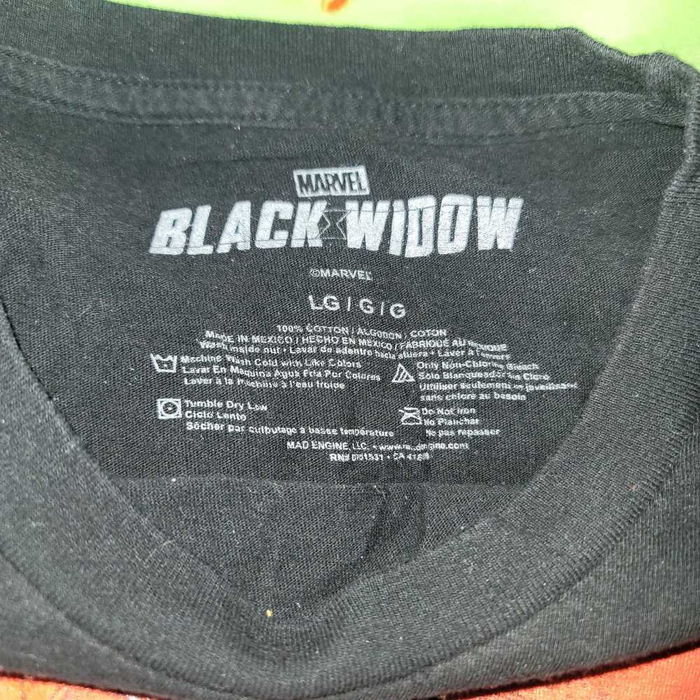 Hot Topic Black Widow graphic tee Size L - image 2