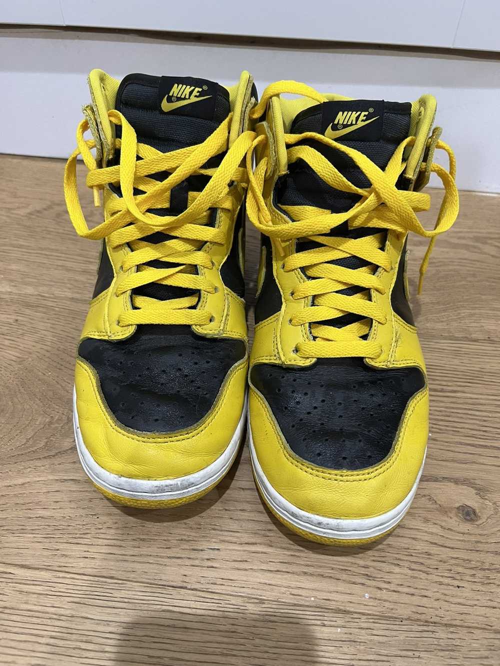 dunk black varsity maize