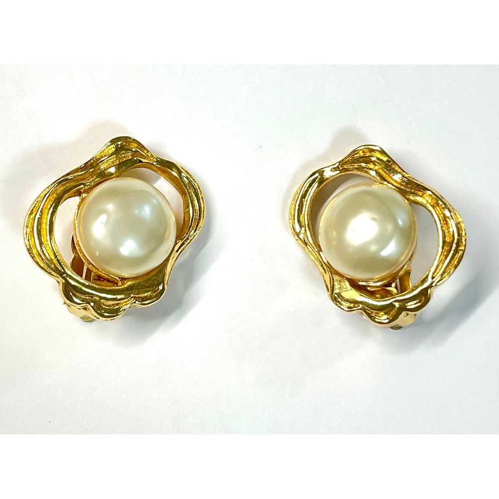 Chanel Vintage CHANEL golden oyster earrings with… - image 2