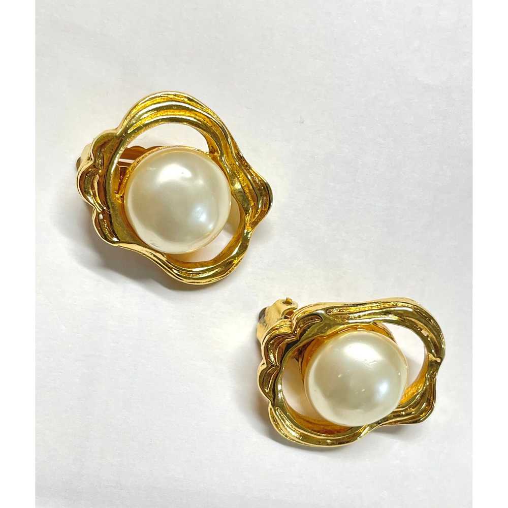 Chanel Vintage CHANEL golden oyster earrings with… - image 3