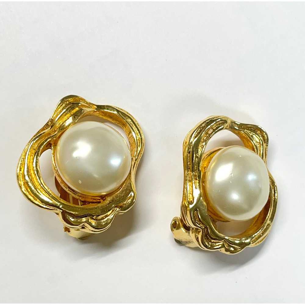 Chanel Vintage CHANEL golden oyster earrings with… - image 5