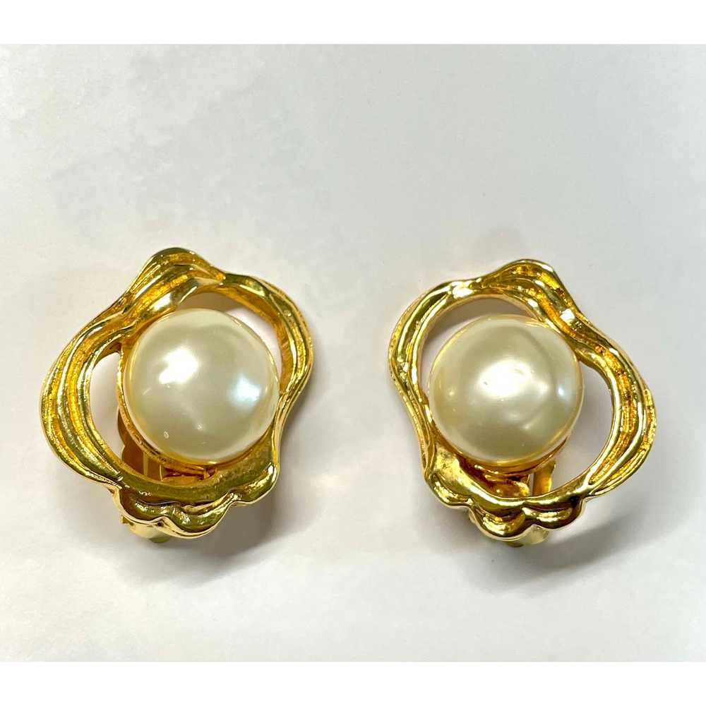 Chanel Vintage CHANEL golden oyster earrings with… - image 6