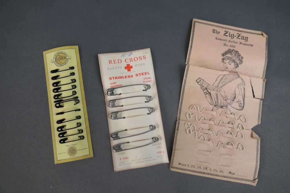 Early 1900s Red Cross Safety Pins, Clinton Black … - image 2