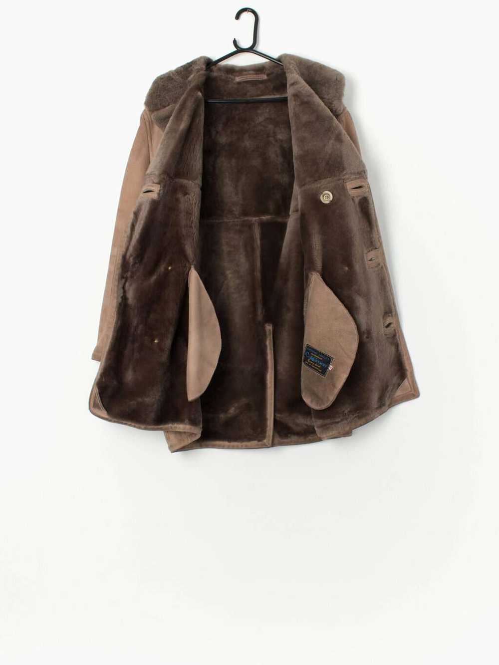 Vintage sheepskin jacket in pastel brown – Medium… - image 2