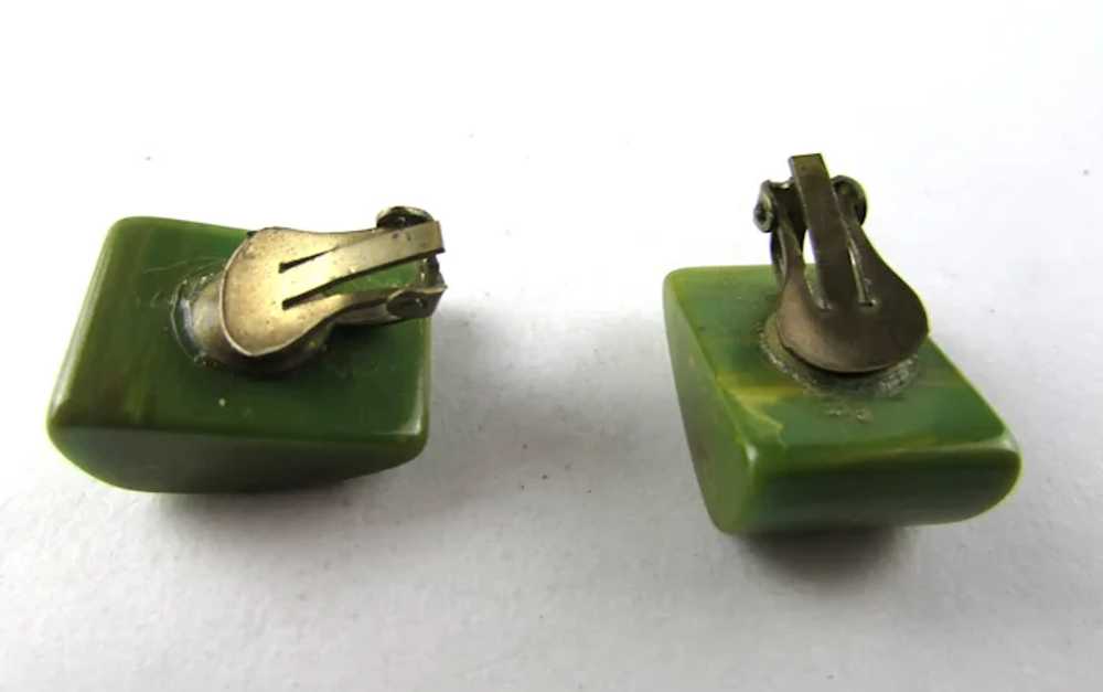 Mottled Green Bakelite Clip On Earrings - image 9