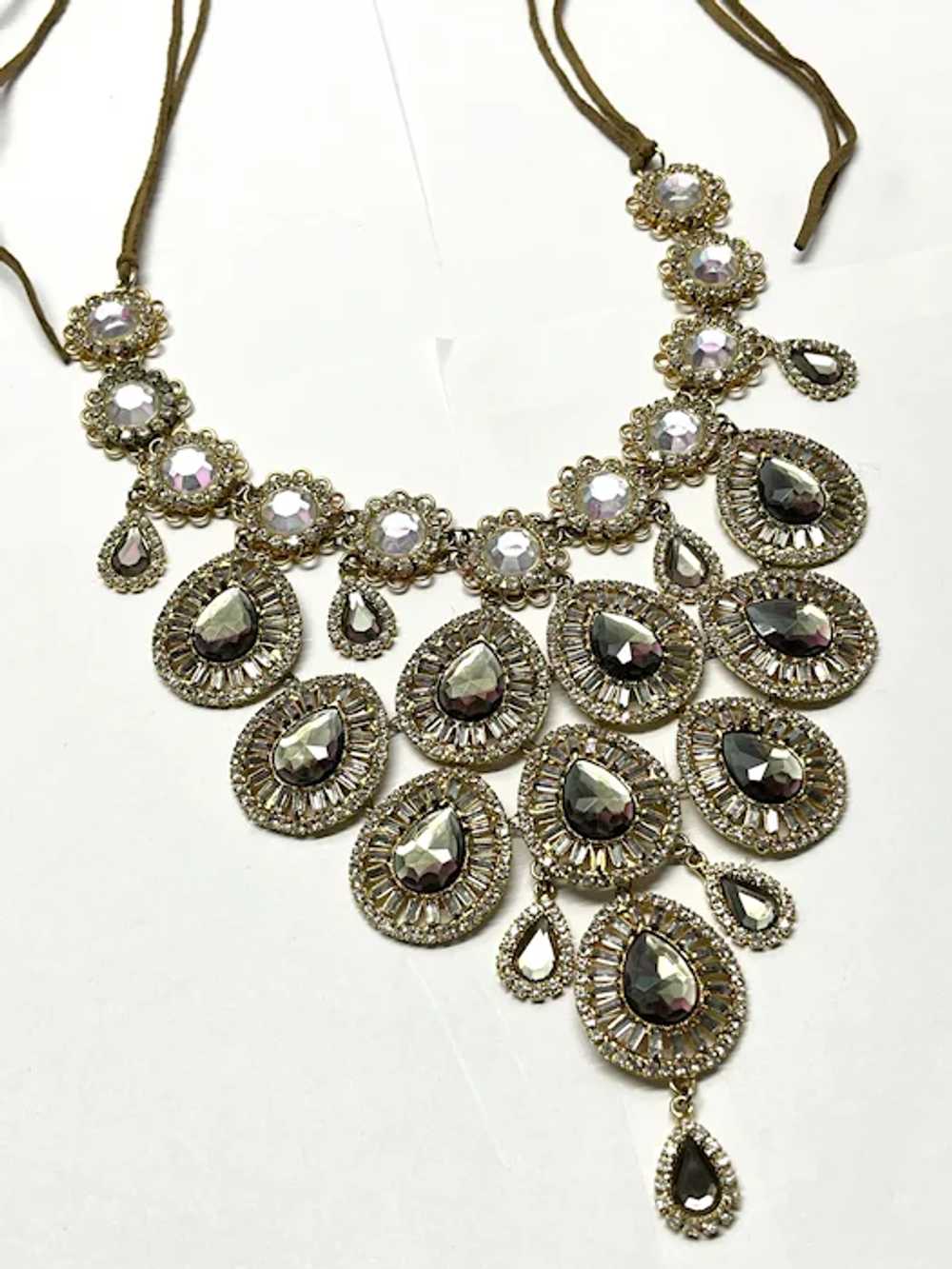 Vintage runway rhinestone flower necklace - image 3