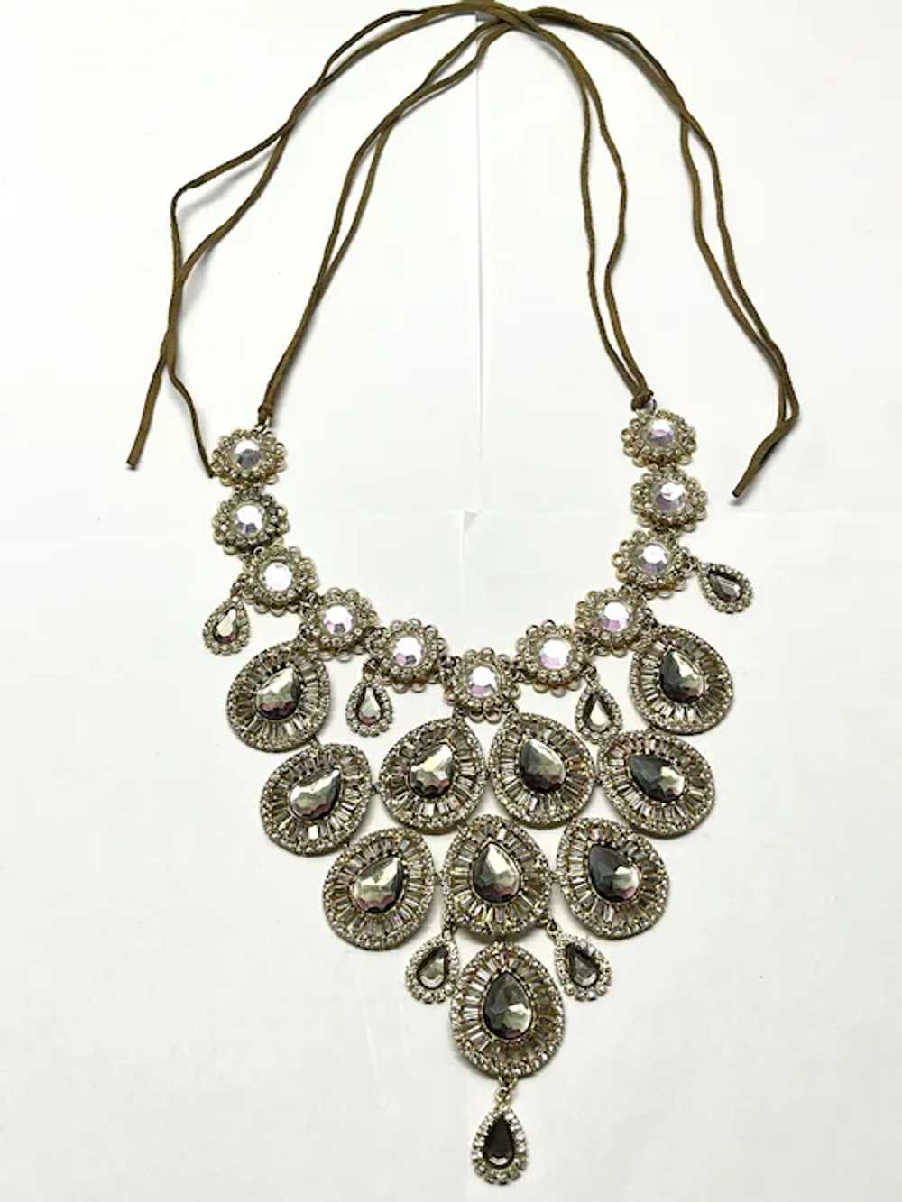 Vintage runway rhinestone flower necklace - image 4