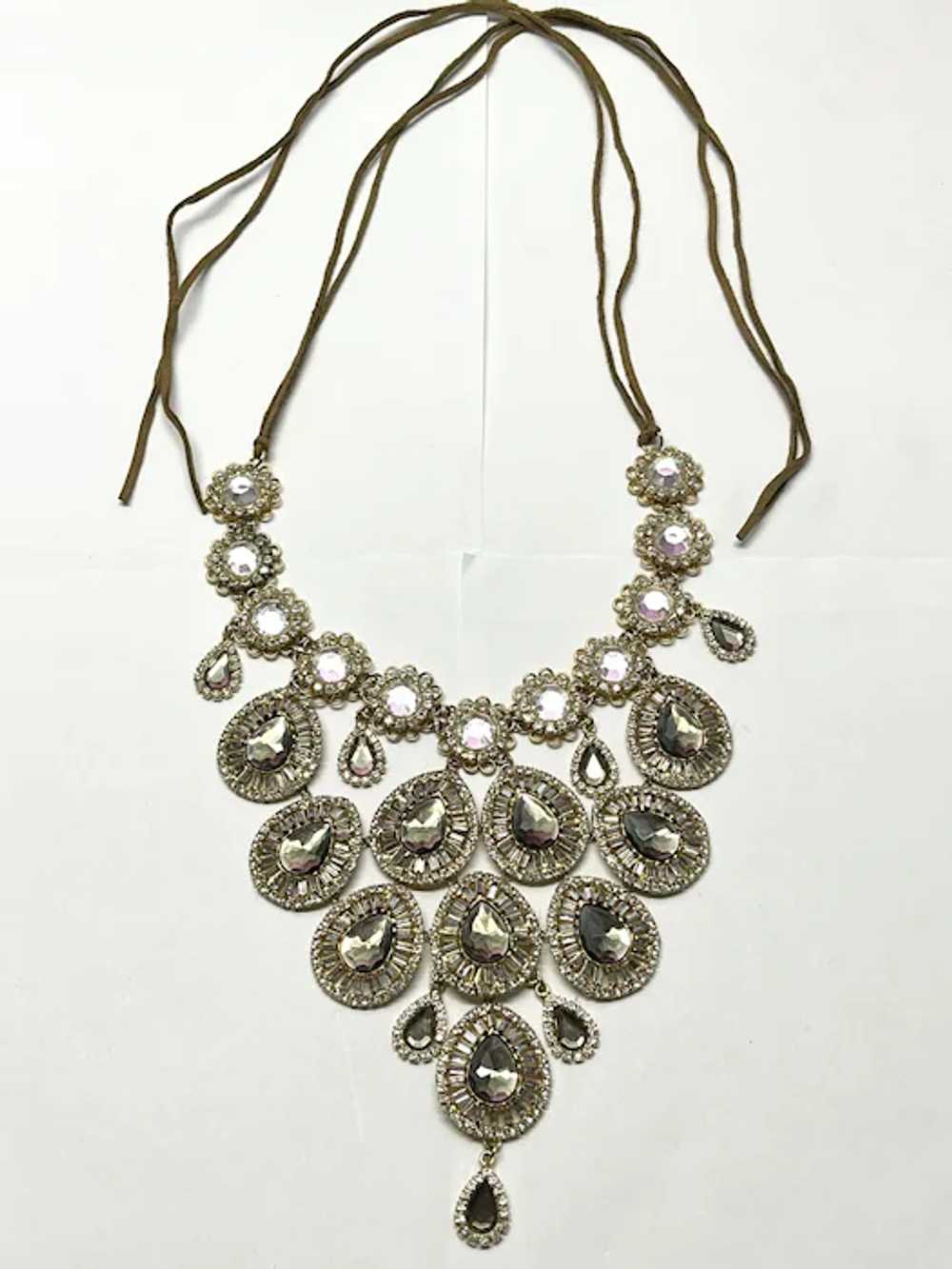 Vintage runway rhinestone flower necklace - image 7