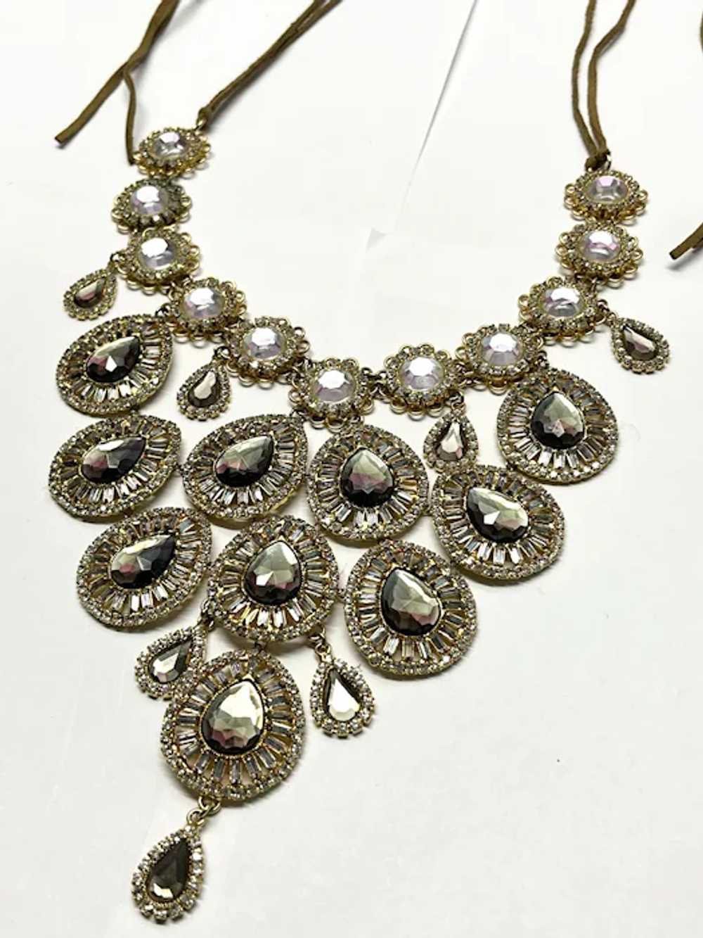 Vintage runway rhinestone flower necklace - image 8