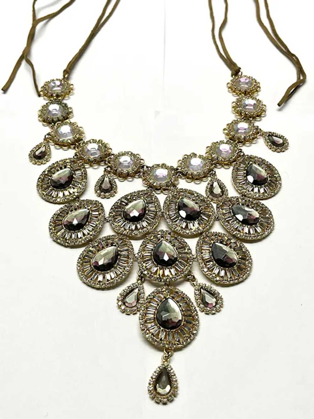 Vintage runway rhinestone flower necklace - image 9