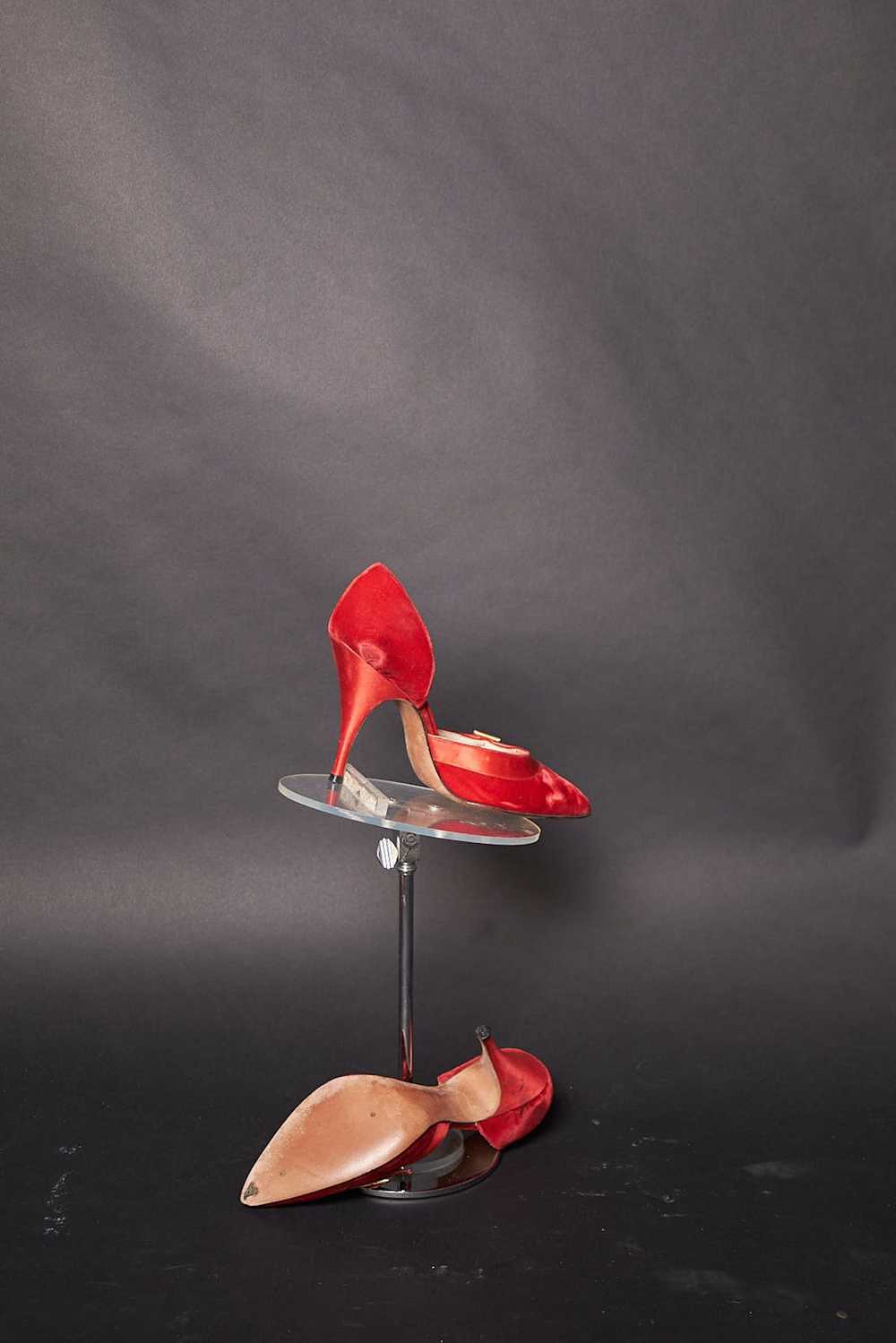 Vintage 1950s Red Velvet and Satin Pumps Heels Sh… - image 5