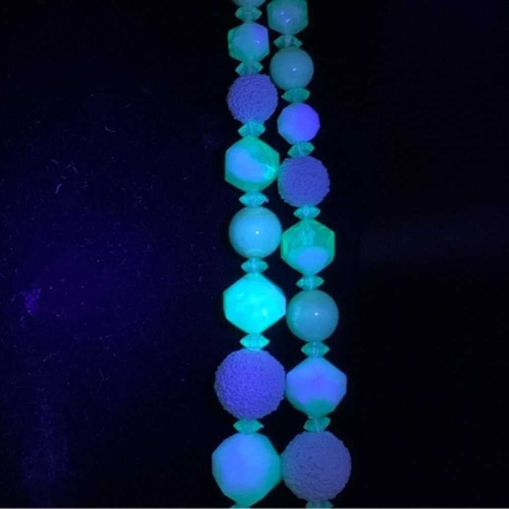 Stunning made in Hong Kong plastic beaded glowing… - image 10
