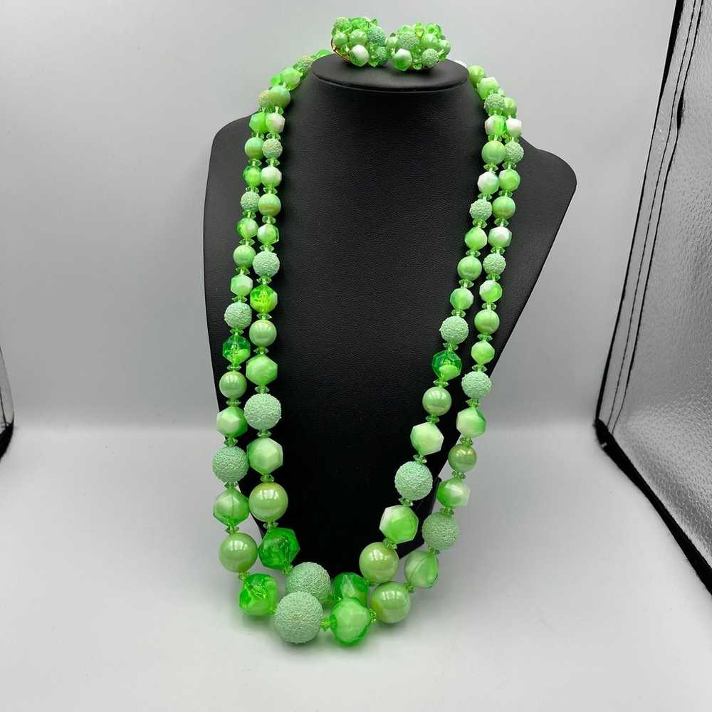 Stunning made in Hong Kong plastic beaded glowing… - image 1