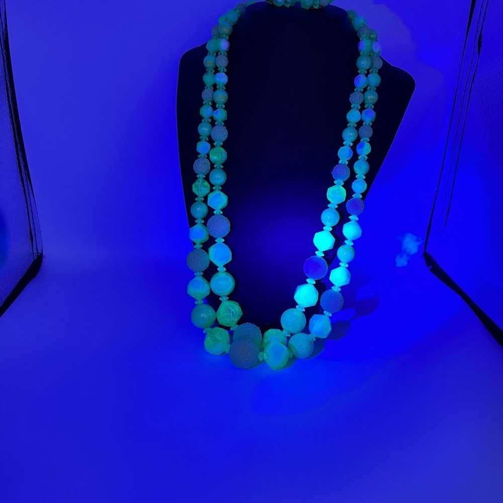 Stunning made in Hong Kong plastic beaded glowing… - image 3