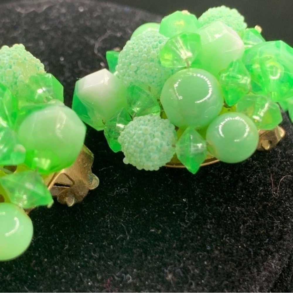 Stunning made in Hong Kong plastic beaded glowing… - image 7
